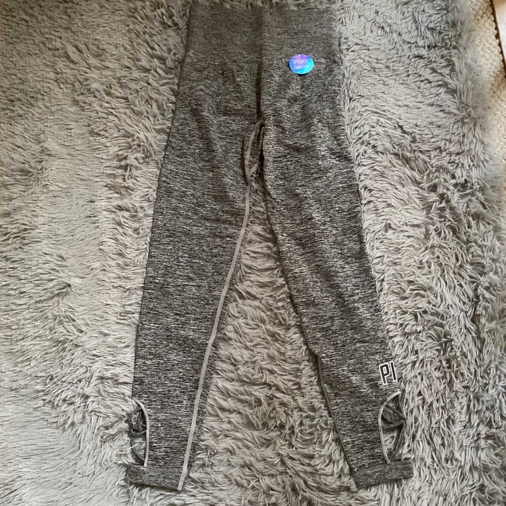 Victoria’s Secret Pink Ultimate Seamless Gray Legging Size S